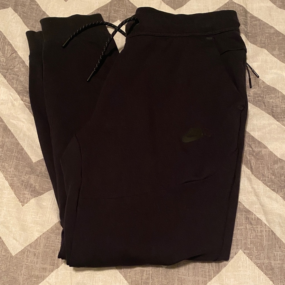 Nike New tech fleece Joggers size small